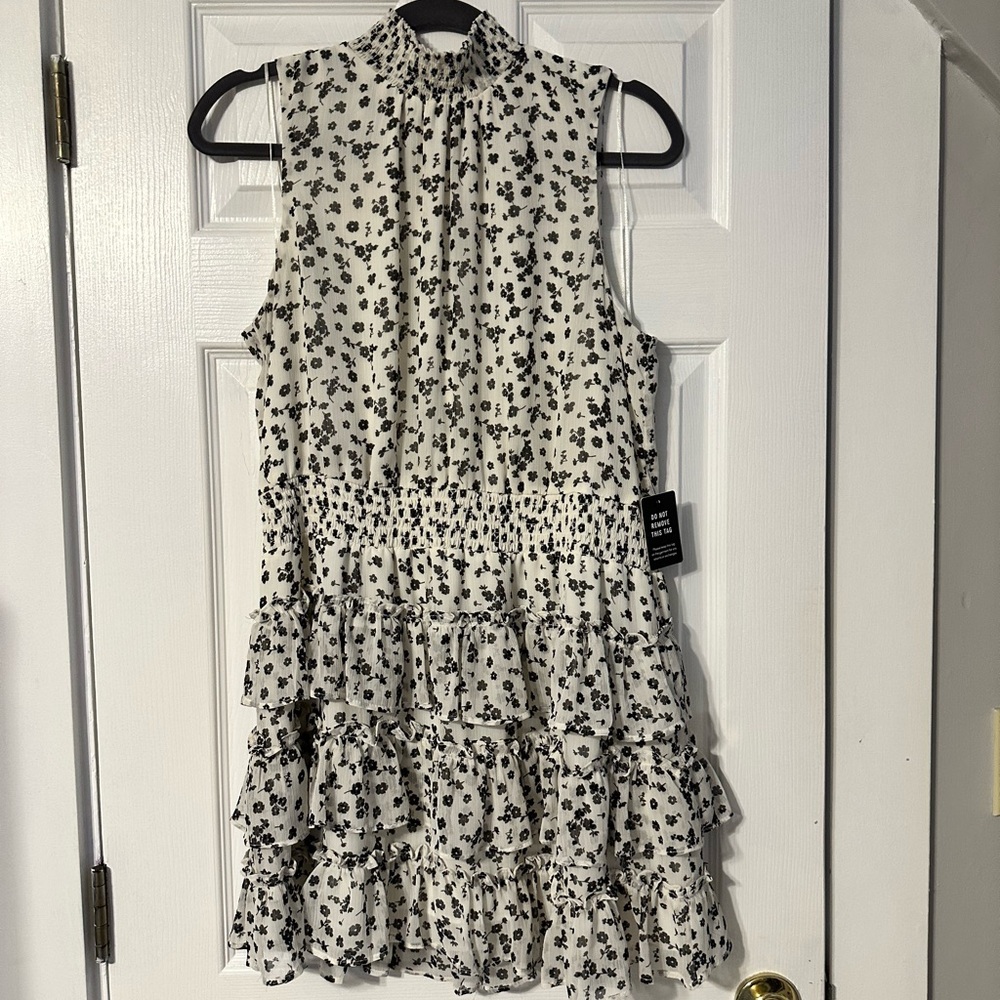 Express NWT sleeveless high neck dress, XL, cream with black. Cute ruffles 🖤🤍